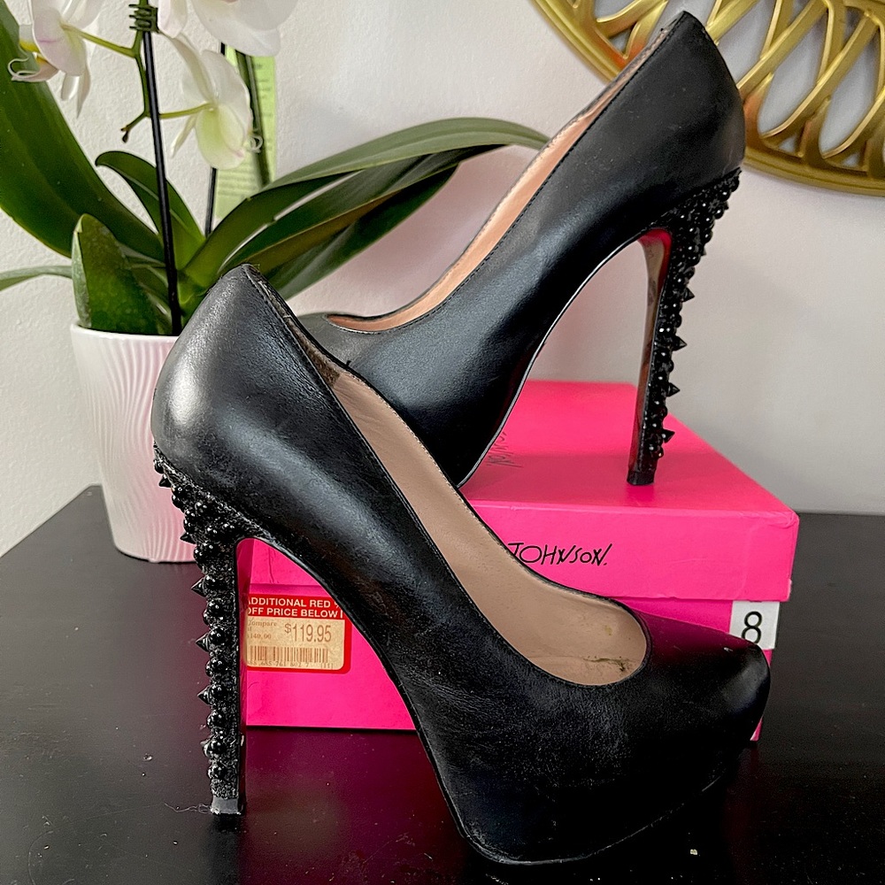 Betsy Johnson Platform Pump